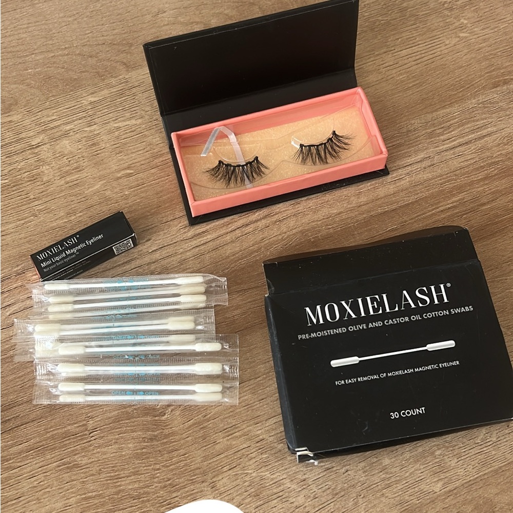 Magnetic Eyelashes with Black Case